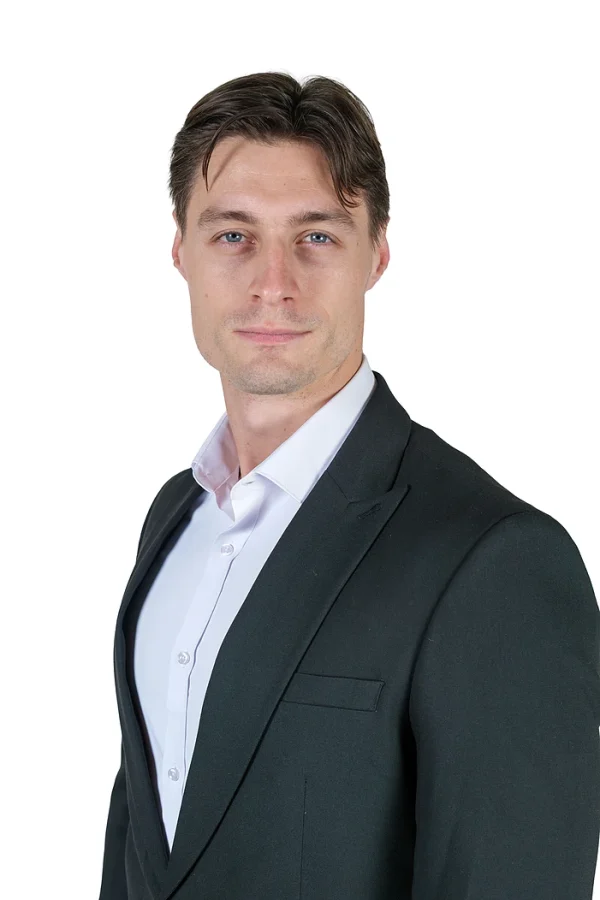Crno muško slim fit dvodelno odelo sport fit gornji deo prednji prikaz