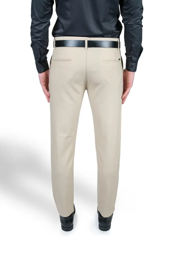 Muske krem pantalone zadnji izgled