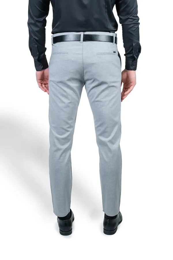 Muske svetlosive pantalone zadnji izgled