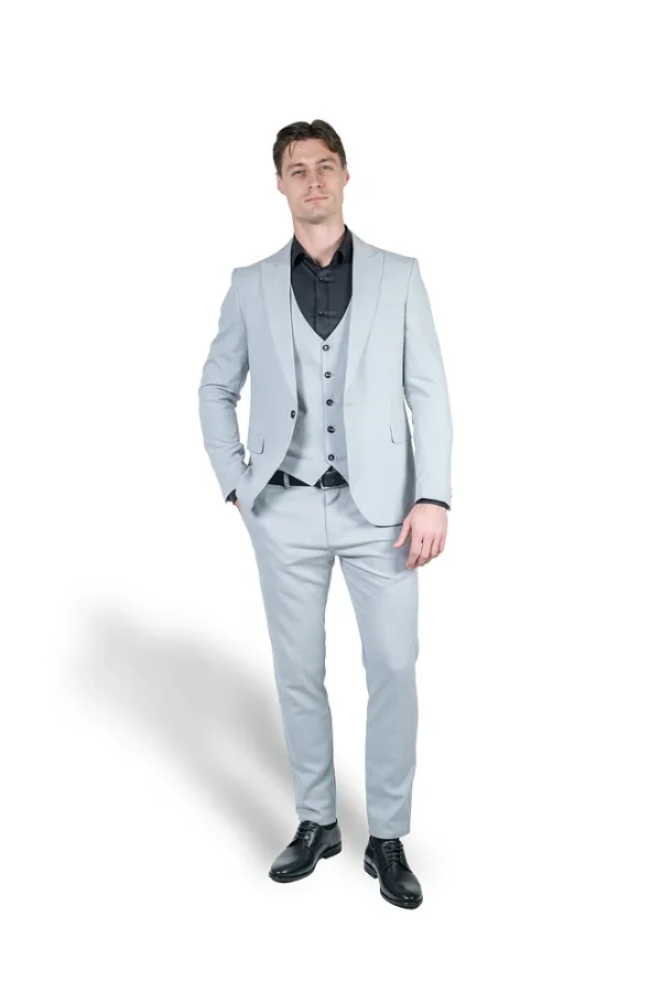 Svetlosivo trodelno odelo full body prikaz