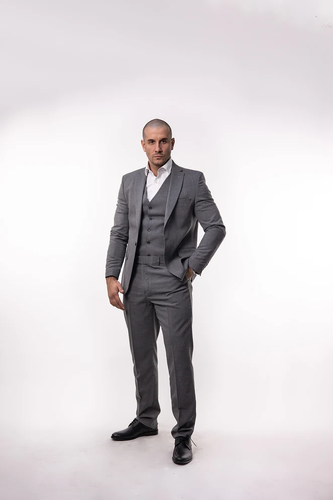 Tamnosivo slim fit muško trodelno odelo &ndash; Lugo fit