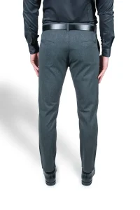 Muske tamnosive pantalone zadnji izgled