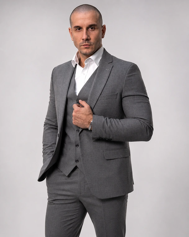 Tamnosivo trodelno model stoji