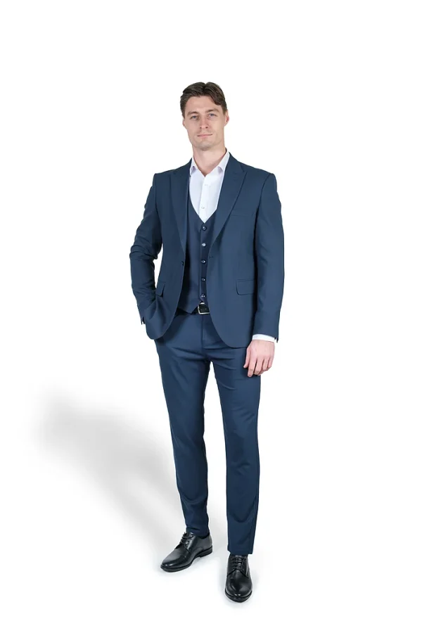 Teget trodelno odelo full body prikaz