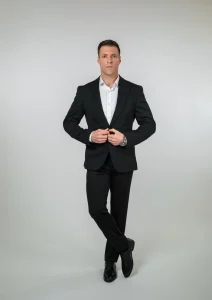 Crno odelo Fit elegantan full body prikaz