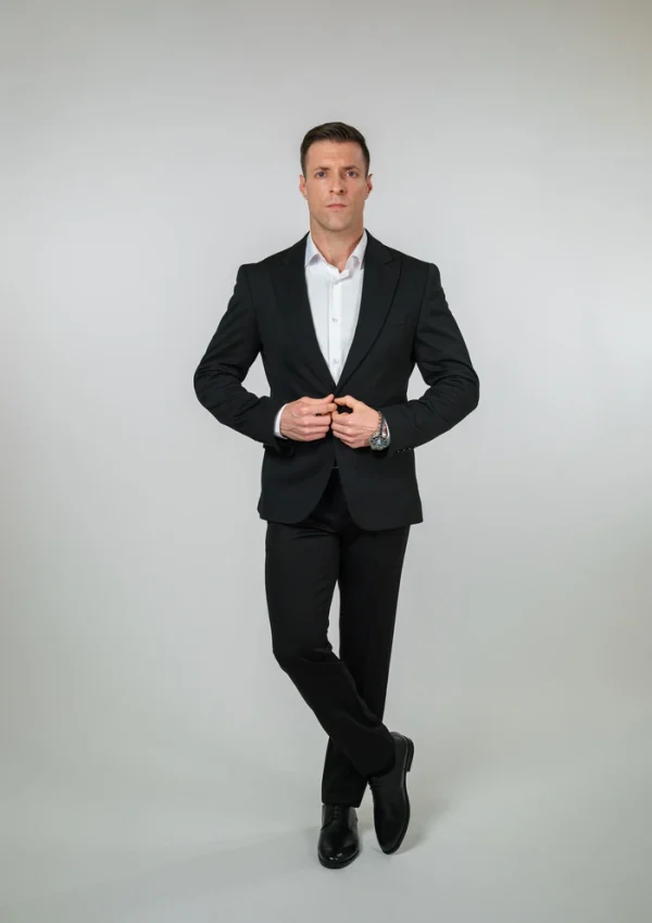 Crno odelo Fit elegantan full body prikaz