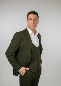 Maslinasto muško trodelno odelo Lugo Fit zadnji bočni prikaz