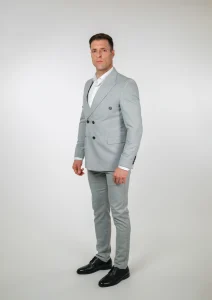 Svetlosivo muško odelo sa dvorednim kopčanjem Sport Fit full body prikaz