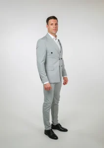 Svetlosivo muško odelo sa dvorednim kopčanjem Sport Fit bočni full body prikaz