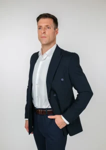 Teget mu&scaron;ko odelo sa dvorednim kopčanjem Sport Fit elegantan prednji prikaz