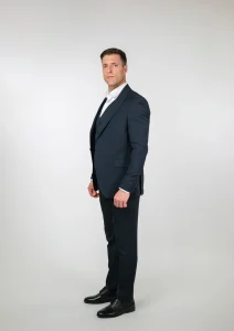 Teget muško trodelno odelo Lugo Fit bočni full body prikaz