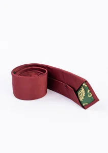 Bordo elegantna muška kravata bočni izgled
