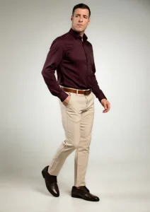Bordo elegantna muška košulja bočni izgled