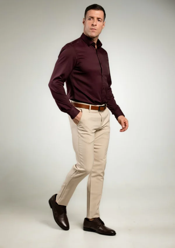 Bordo elegantna muška košulja bočni izgled