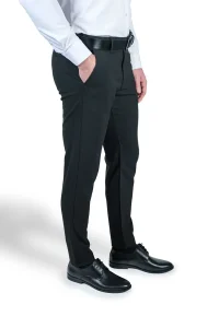 Crne muške pantalone bočni izgled