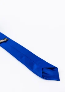 Plava kravata za muškarce detalj materijala